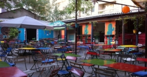 Photo of the colorful tables of the garden part of Ellátó kert where you can find drinks and street food in the Jewish quarter