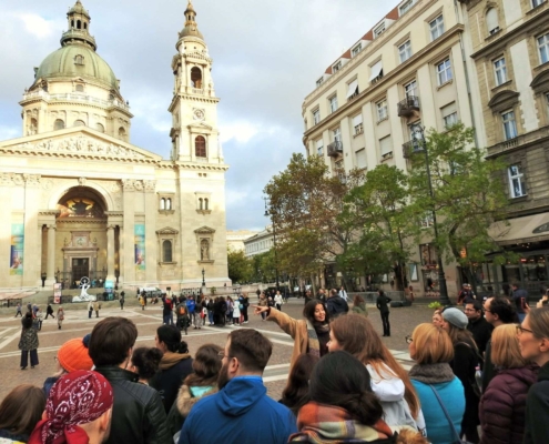 This is a caption of a tour guide showing the Saint Stephen's Basilica on our Free Budapest Walk