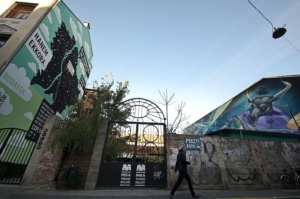 Colorful murals of the Jewish quarter that we show on our Street and Urban art free tours