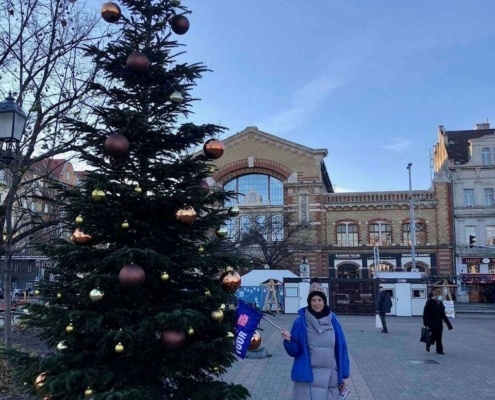 Large Christmas Tree on the meeting point of our Free Buda Castle Tour with tour guide in our blue uniform