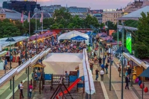 Picture of the colorful Westend Rooftop Garden, home for events during the whole year