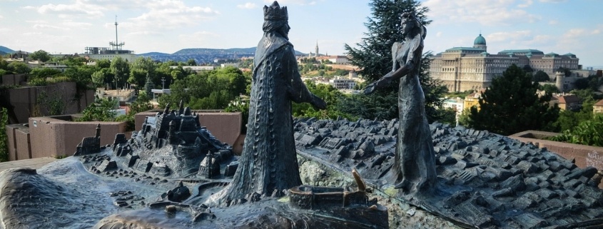 statues in budapest