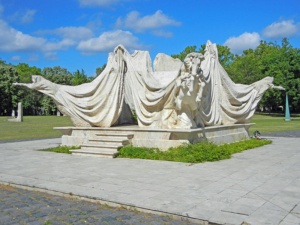 Kerepesi Cemetery_All Soul's Day in Budapest