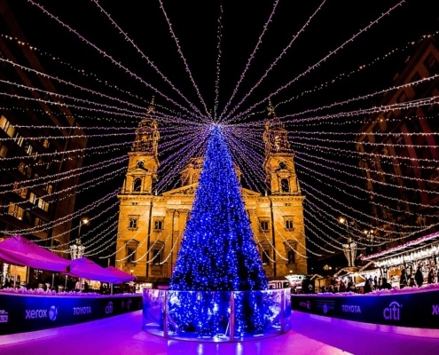 christmas markets of budapest Image by Gábor Bejó from Pixabay - Budapest Holiday Hours 2025
