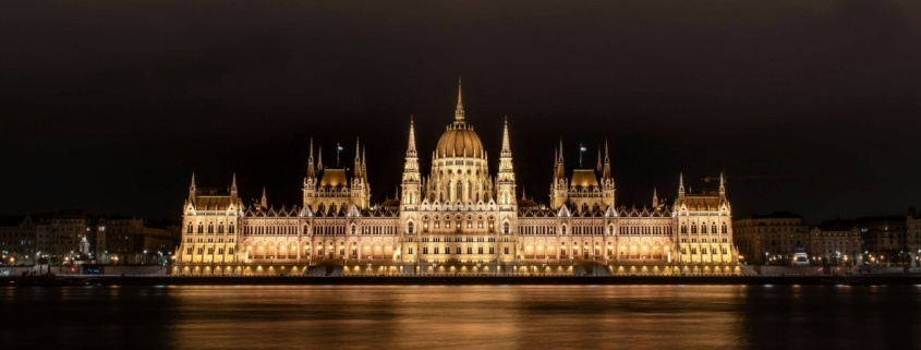 visiting budapest now Parlament